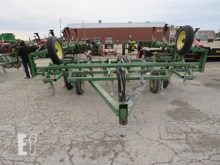 john-deere-1010-image-1