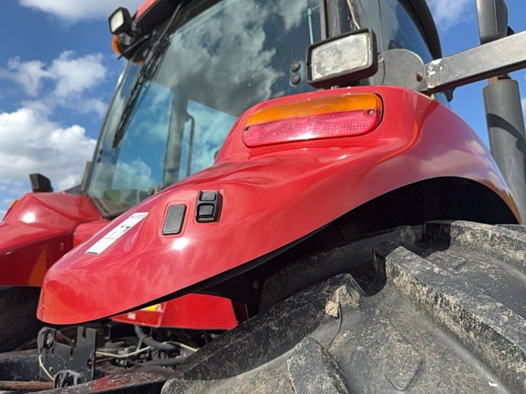 case-ih-magnum-335-image-23