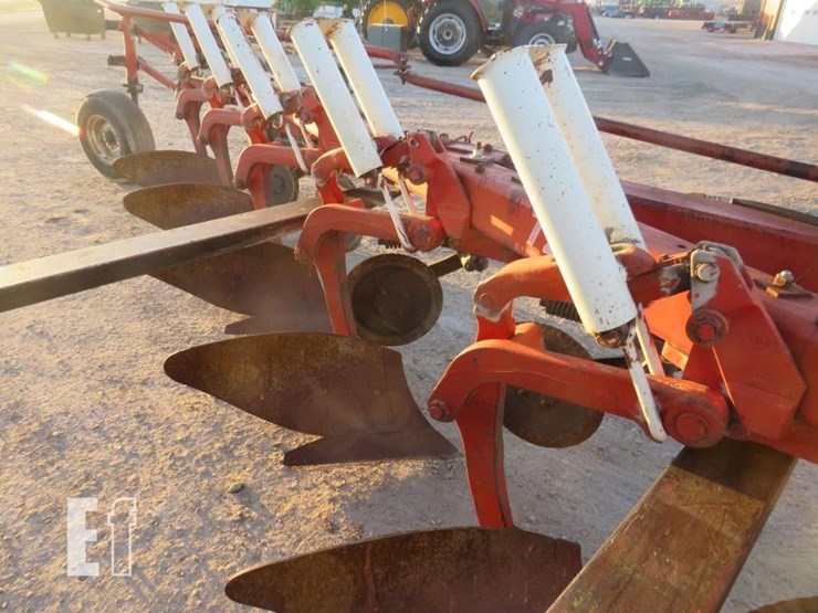 international-720-image-9