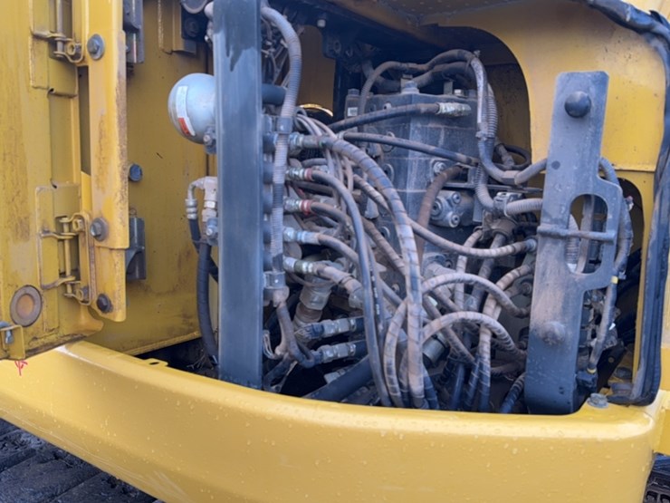 komatsu-pc138us-lc-image-9