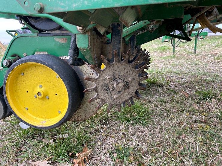 john-deere-7200-image-32