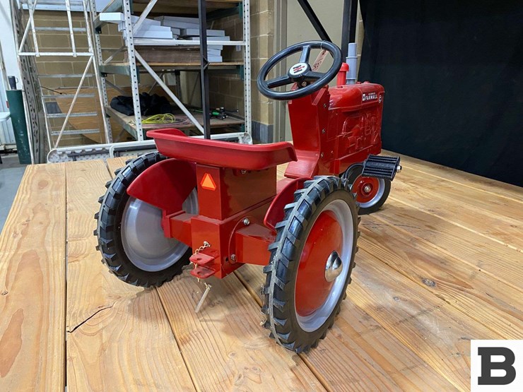 mccormick-farmall-model-"c"-toy-pedal-tractor-image-4