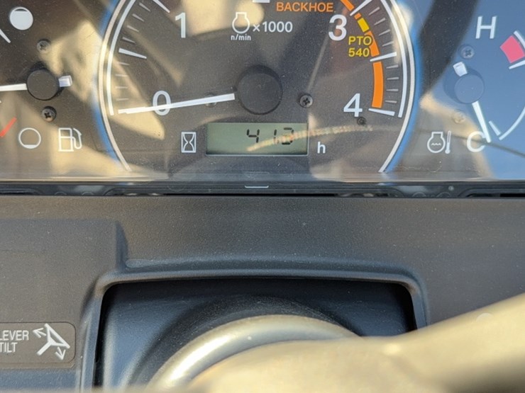 #3031-•-kubota-bx235-tractor-image-13