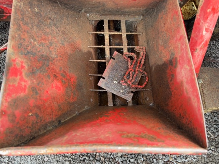 new-holland-352-image-7