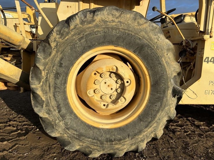 1975-ford-445a-image-25