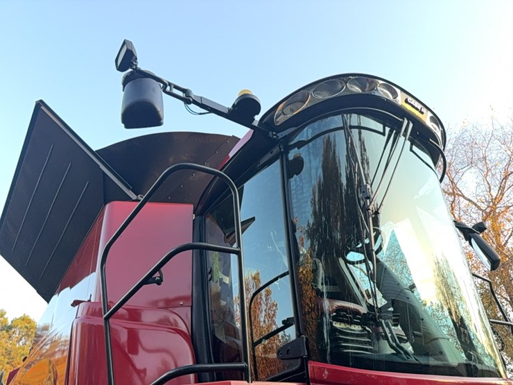 2018-case-ih-8240-image-30