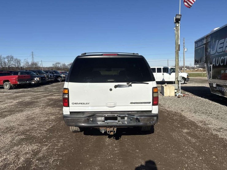 2005-chevrolet-suburban-image-4