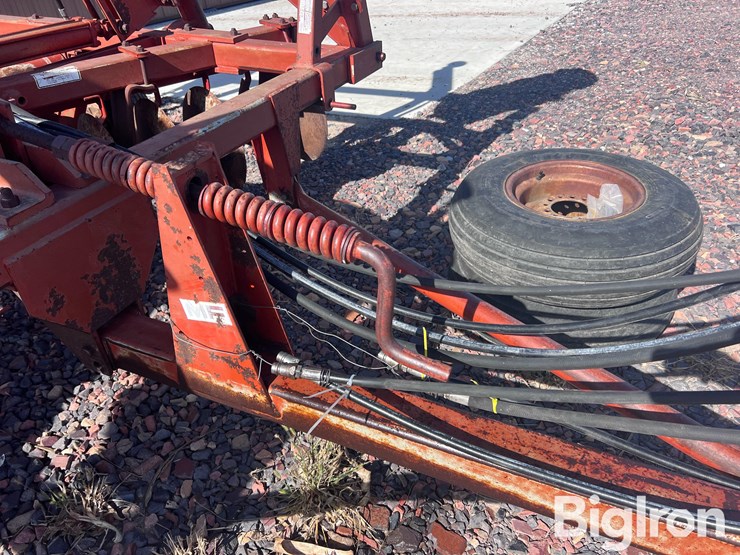 massey-ferguson-820-image-11