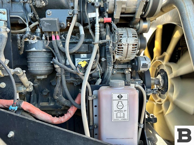 2014-case-ih-370-image-24