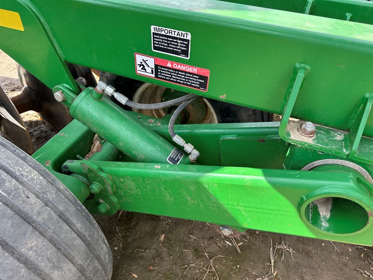 john-deere-2623-image-47