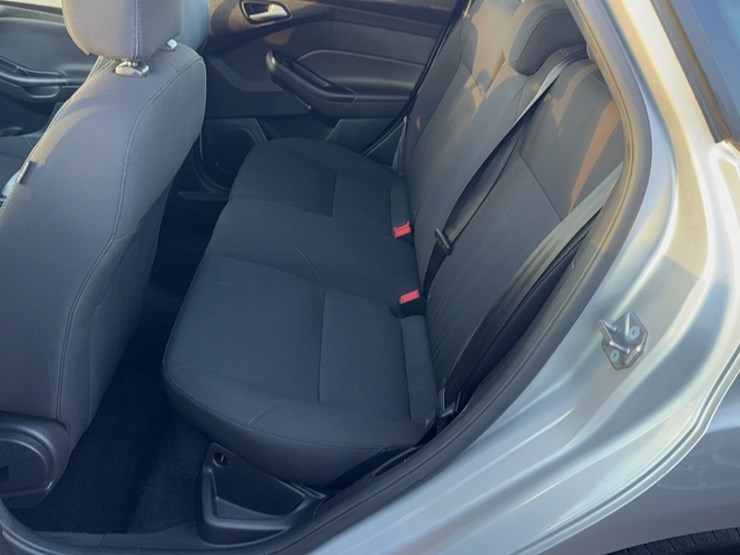 #3008-•-2015-ford-focus-car-image-12
