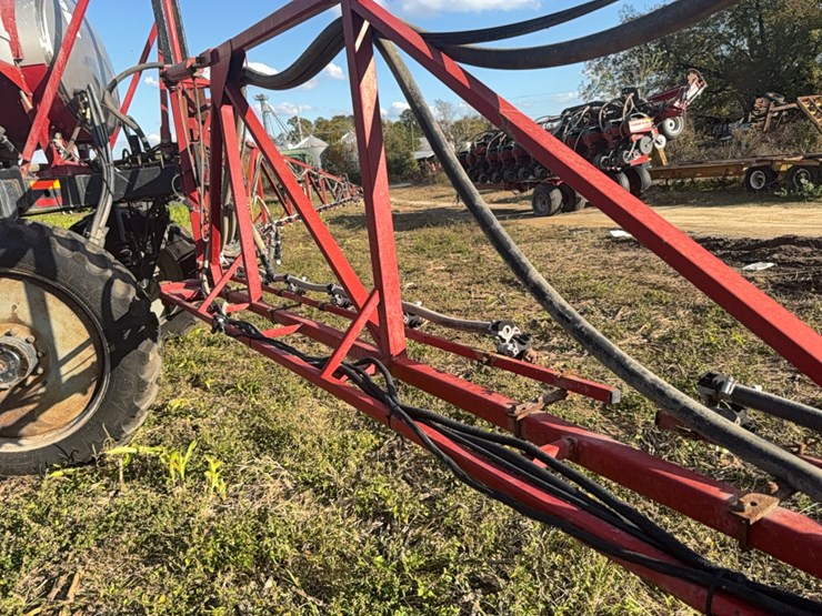 case-ih-3185-patriot-sprayer-image-64