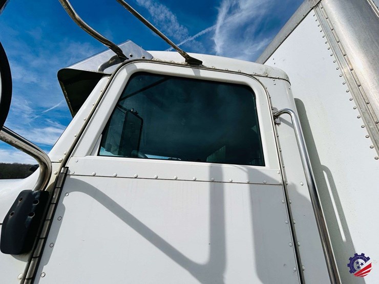 2007-peterbilt-340-image-16