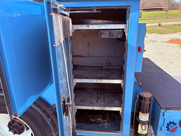 2012-peterbilt-337-image-33