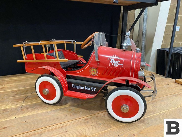 ranch-and-home-fire-chief-toy-pedal-fire-engine-image-4