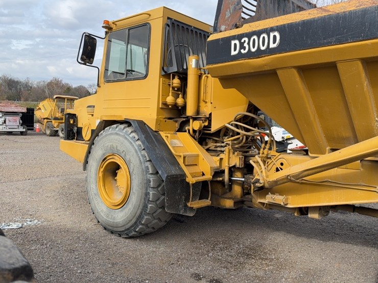 1995-caterpillar-d300d-image-12