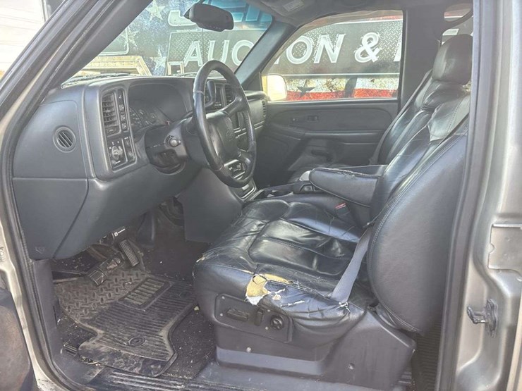 2002-chevrolet-silverado-2500hd-image-13