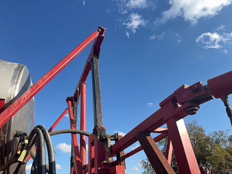 case-ih-3185-patriot-sprayer-image-71