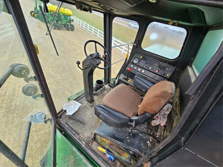 john-deere-8820-image-33
