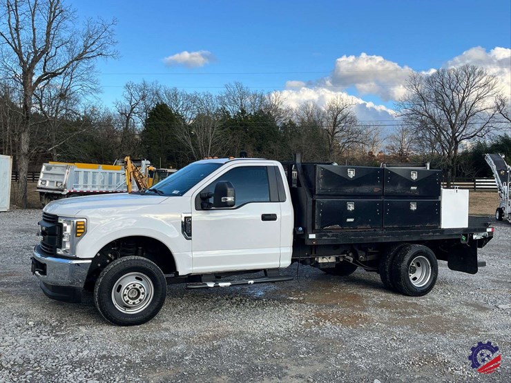 2019-ford-f350-xl-image-1