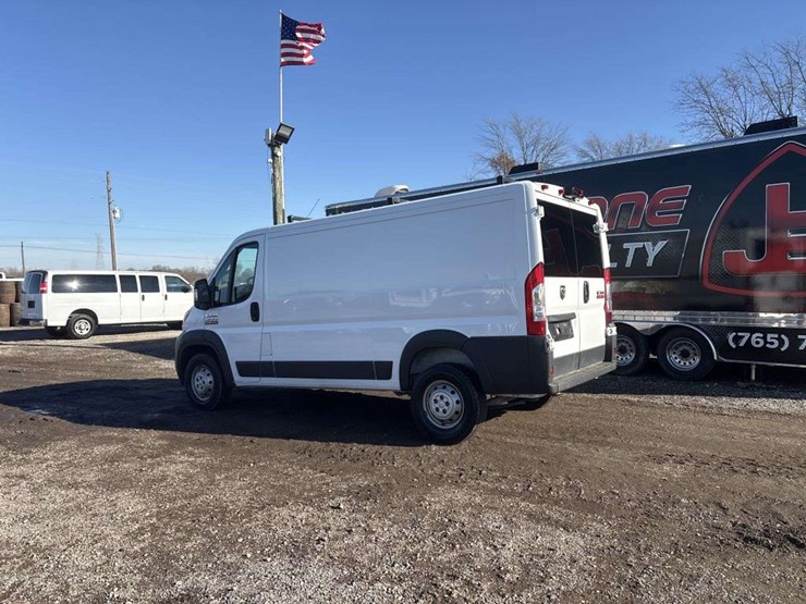 2018-ram-promaster-1500-image-2