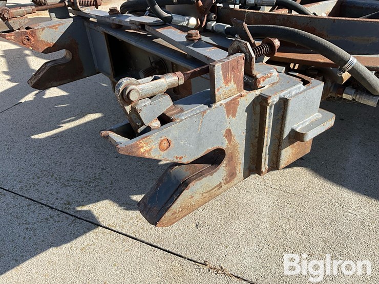 international-7400-image-10