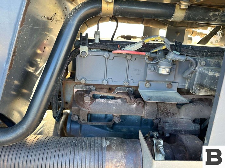 cat-challenger-55-tractor-image-16