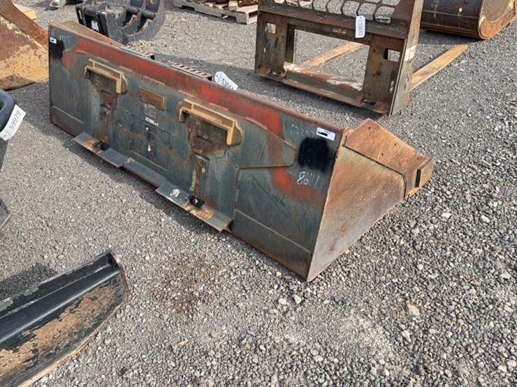 #2002-•-bobcat-86"-skid-steer-tooth-bucket-image-3