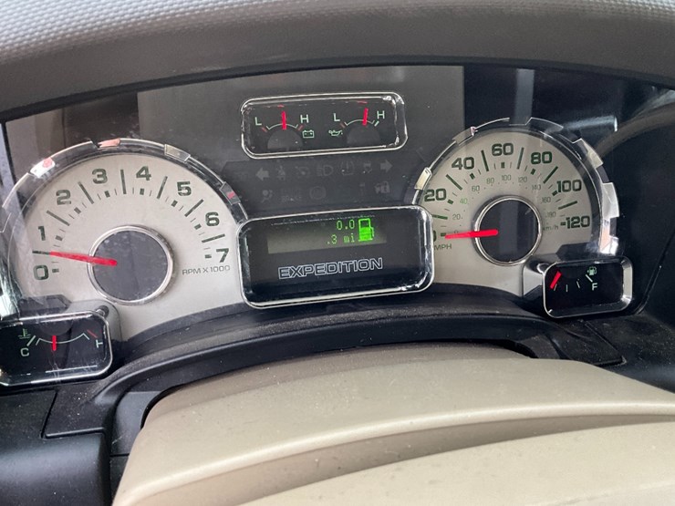 2014-ford-expedition-xlt-image-18