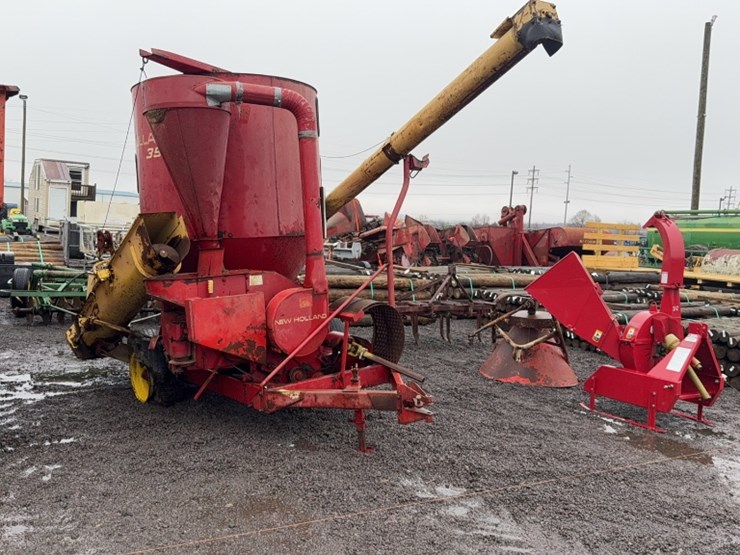 new-holland-352-image-2