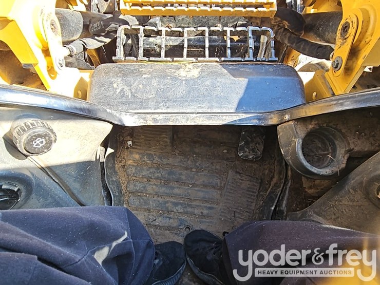 2023-caterpillar-299d3-xe-image-36