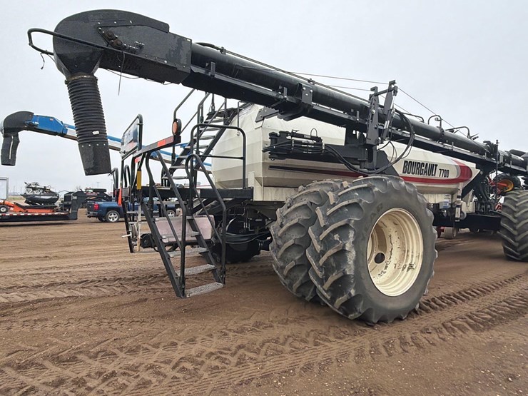 2016-bourgault-3320-66-image-44