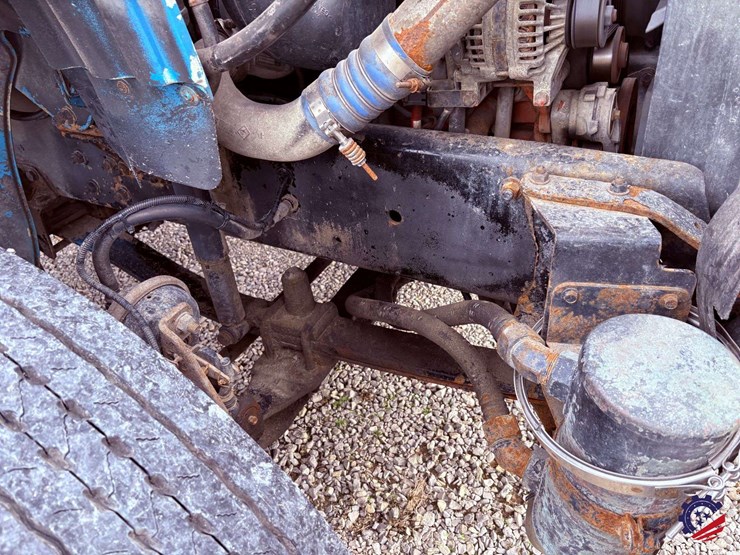 2009-freightliner-m2-106-image-26