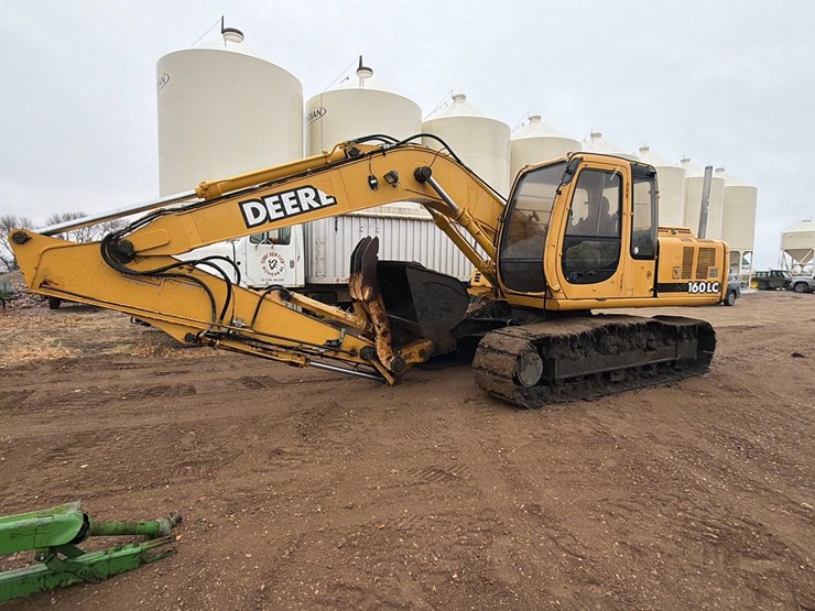 deere-160-lc-image-2