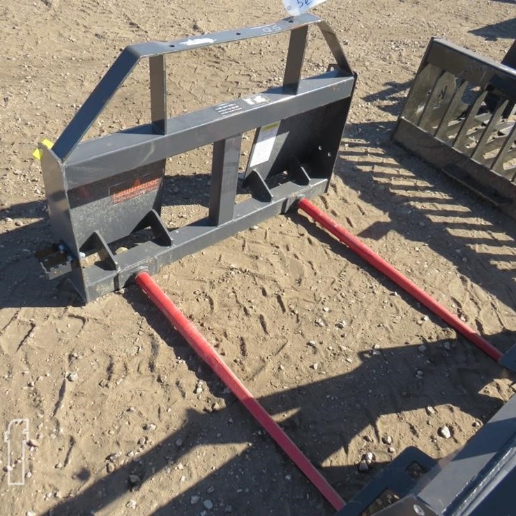 SKID LOADER BALE SPEAR