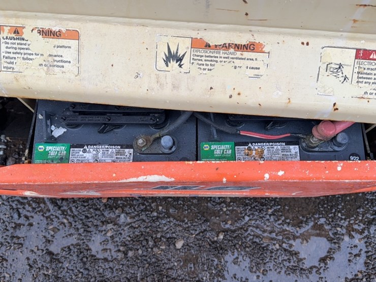 2015-jlg-3246es-image-4