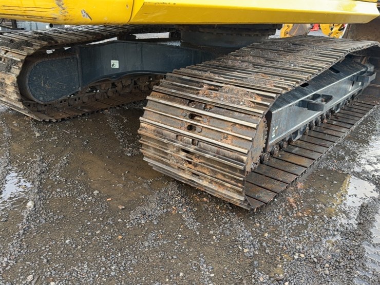 2023-komatsu-pc210-image-12