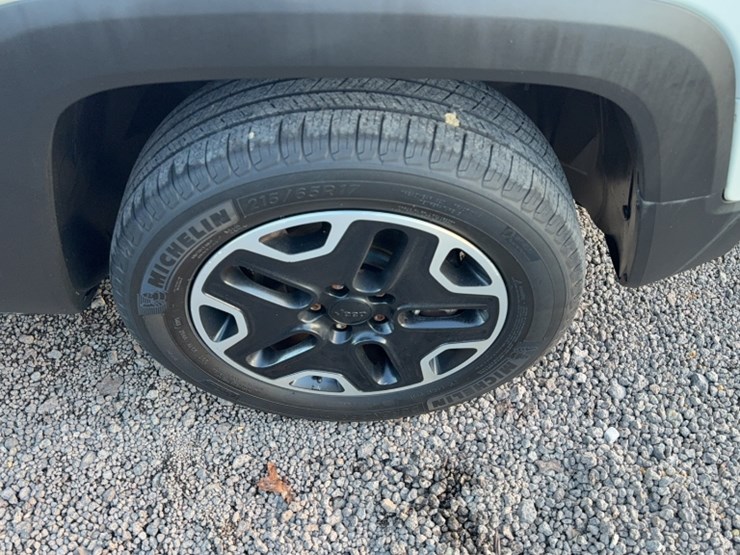 2016-jeep-renegade-image-4