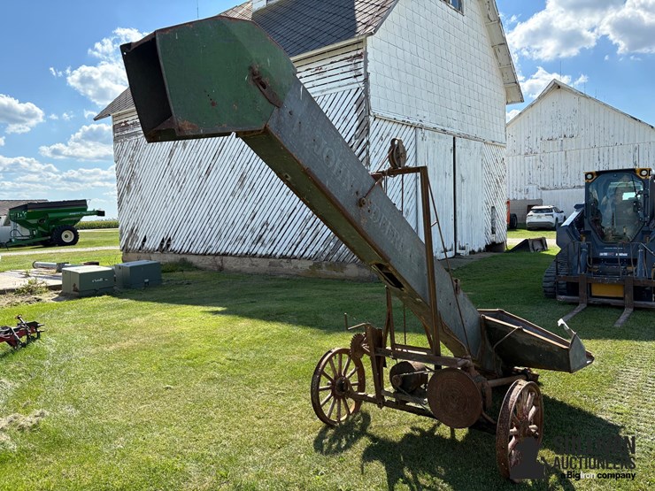 john-deere-paddle-elevator-image-5