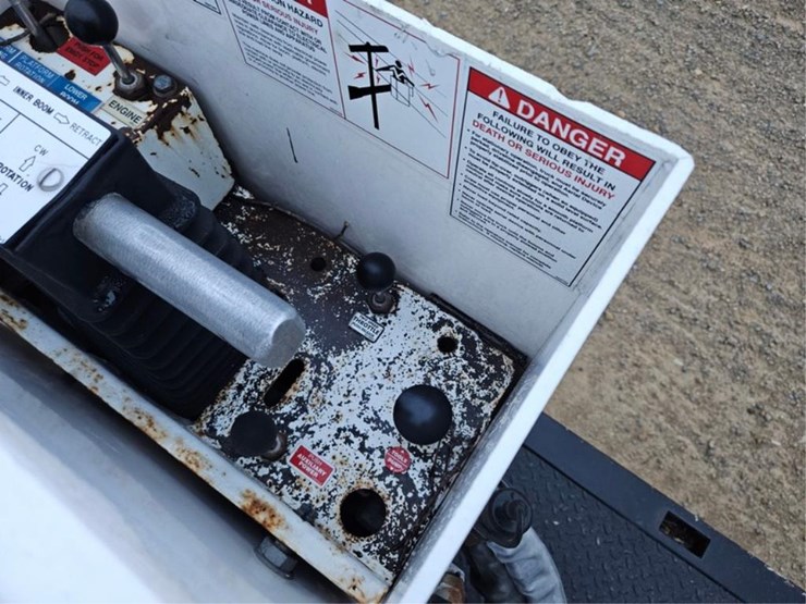 #3284-•-2003-gmc-c5500-aerial-truck-image-18