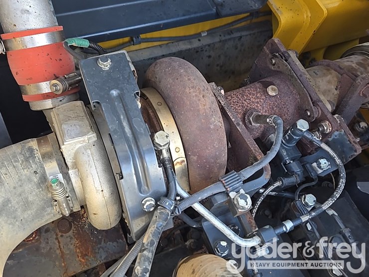 2022-komatsu-pc490-lc-11-image-68