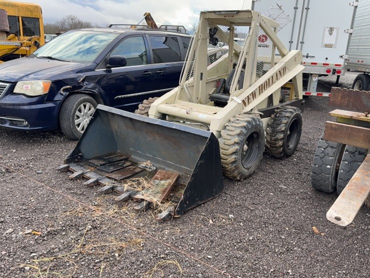 new-holland-l35-image-1