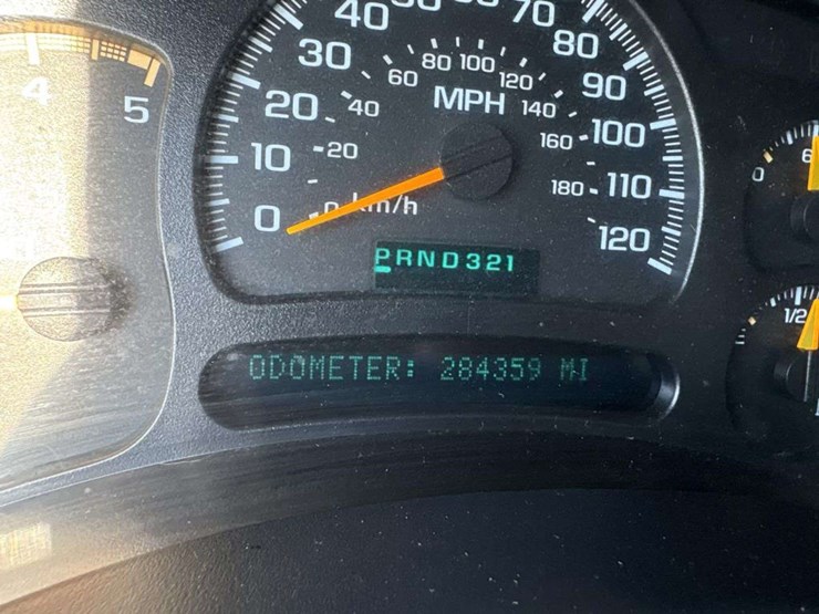 2005-gmc-sierra-2500-image-24