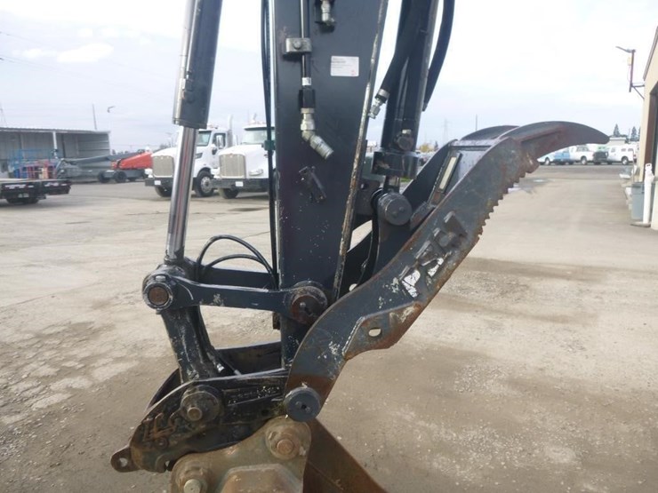 2016-deere-85g-image-26