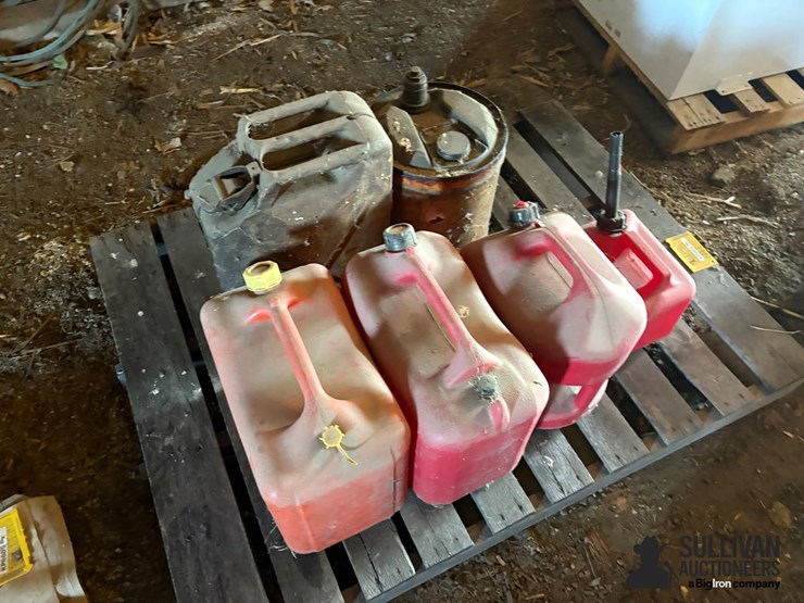 misc-pallet-of-gas-cans-image-12