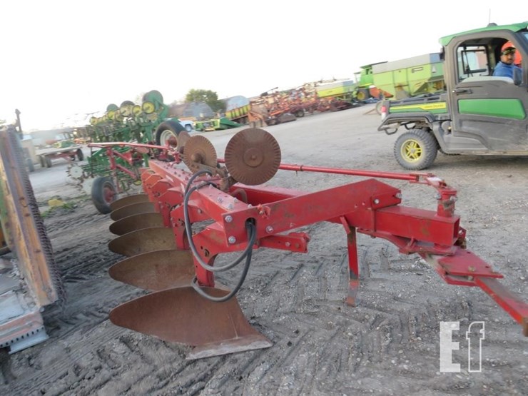 international-710-image-3