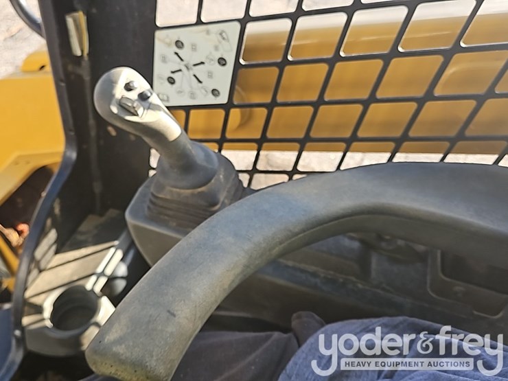 2023-caterpillar-259d3-image-37