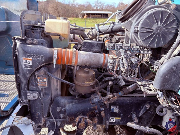 2012-peterbilt-337-image-15