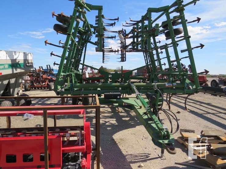 john-deere-2210-image-1