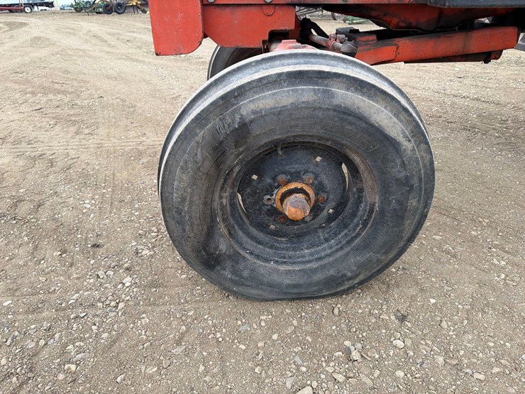 allis-chalmers-190-landhandler-tractor-image-9